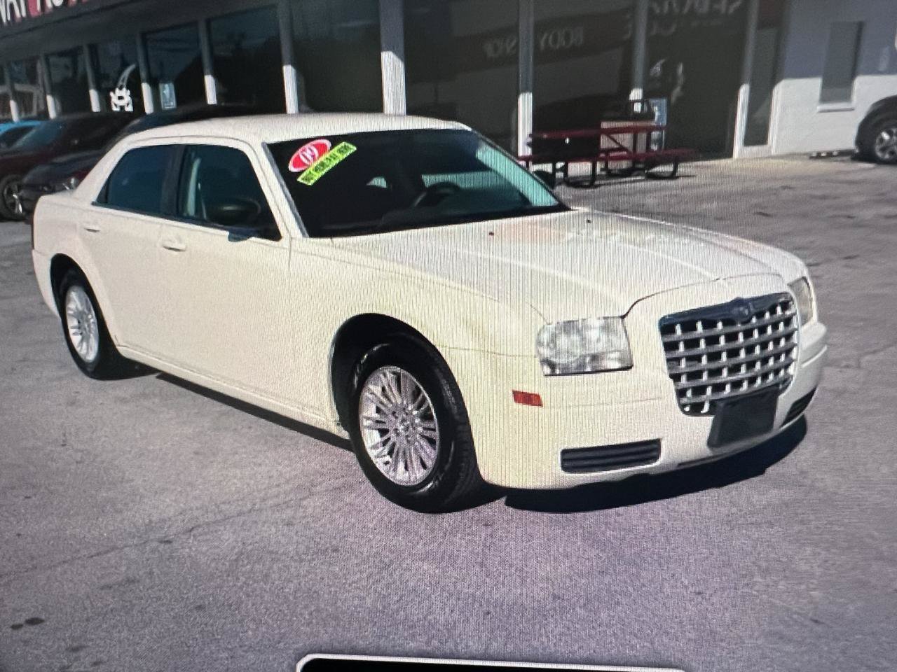 Used 2009 Chrysler 300 LX RWD image 7