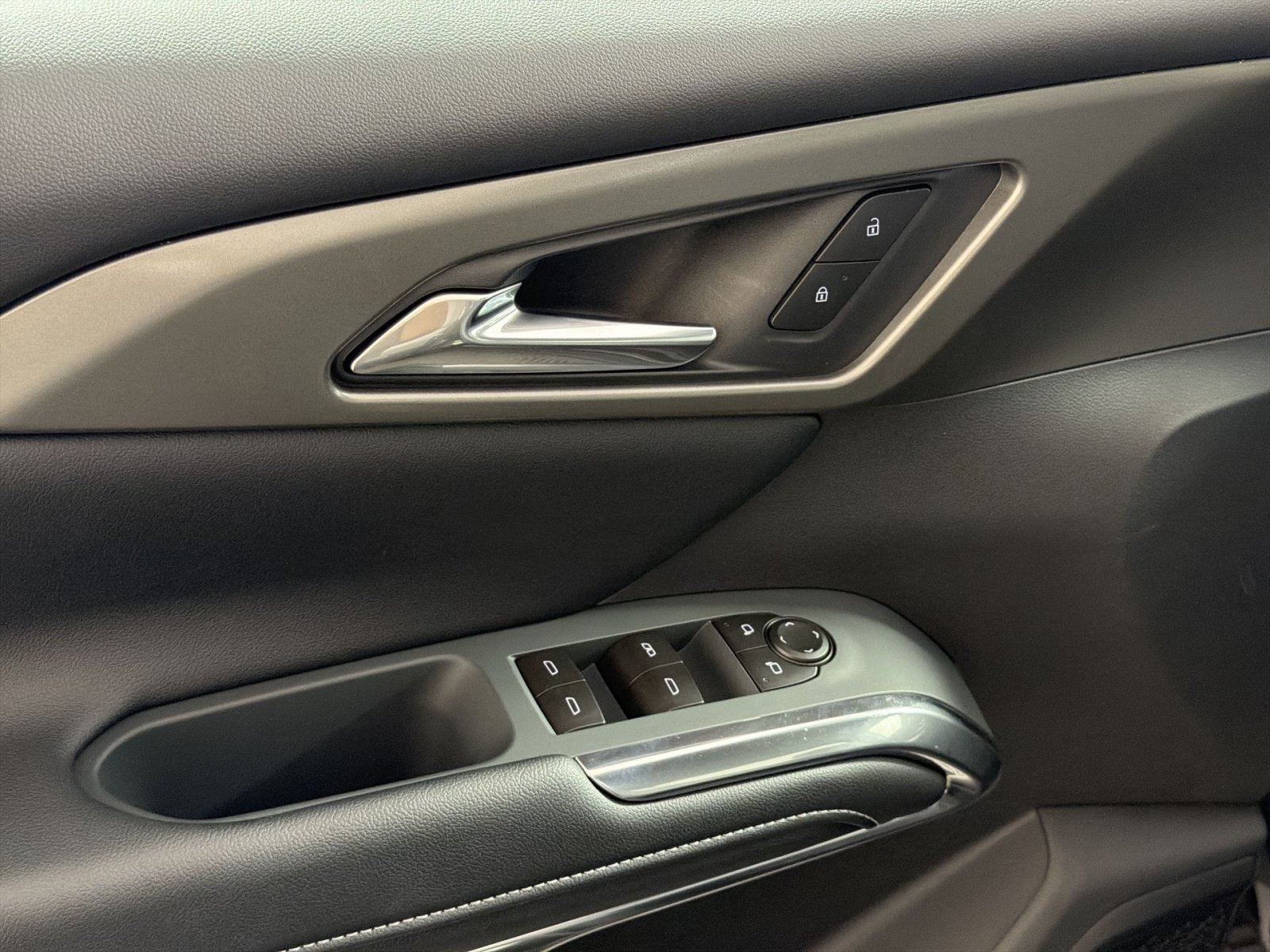 New 2027 Chevrolet Traverse LT w/ Midnight/Sport Edition FWD image 15