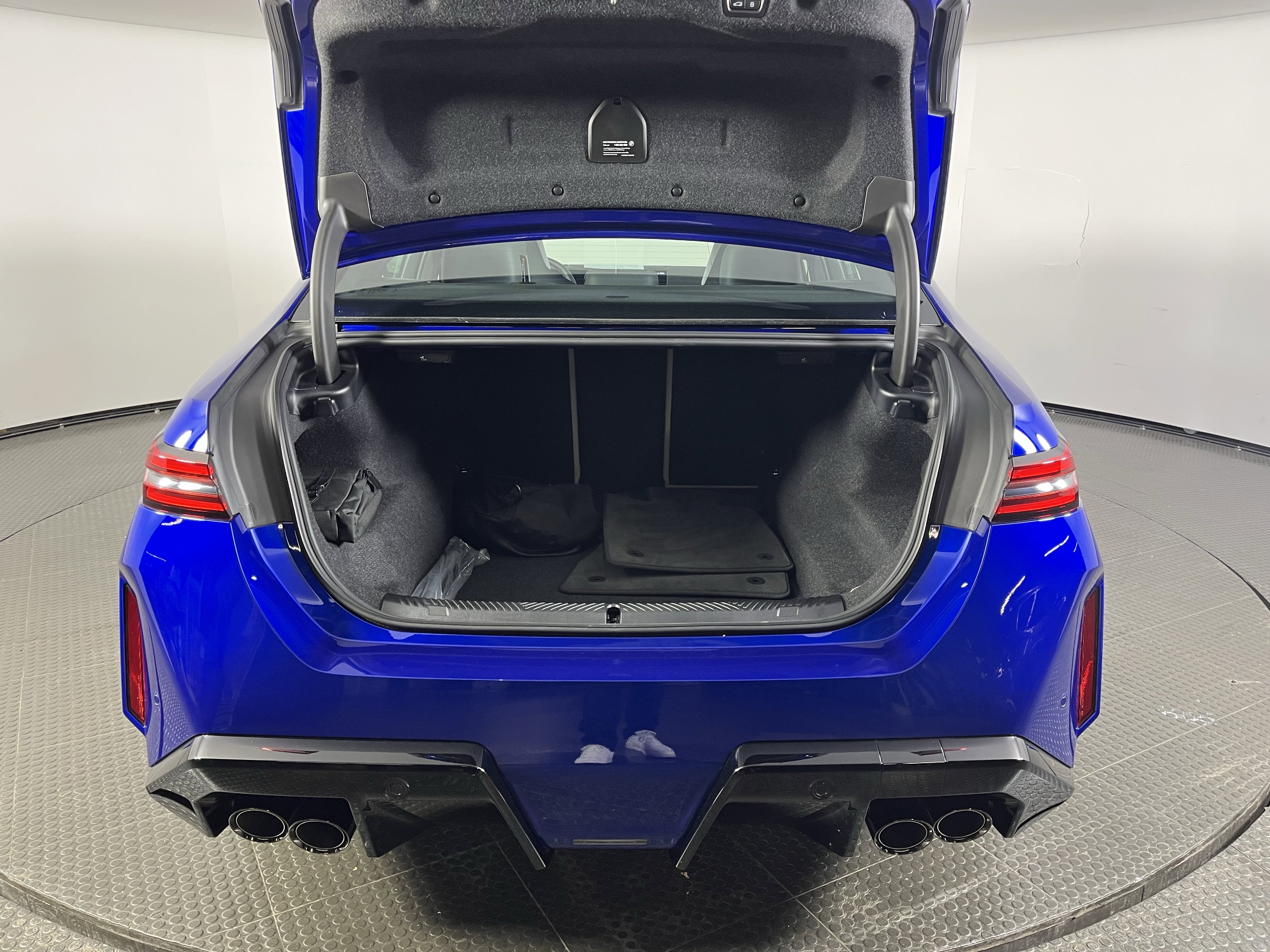 Certified 2025 BMW M5 w/ Carbon Package image 9