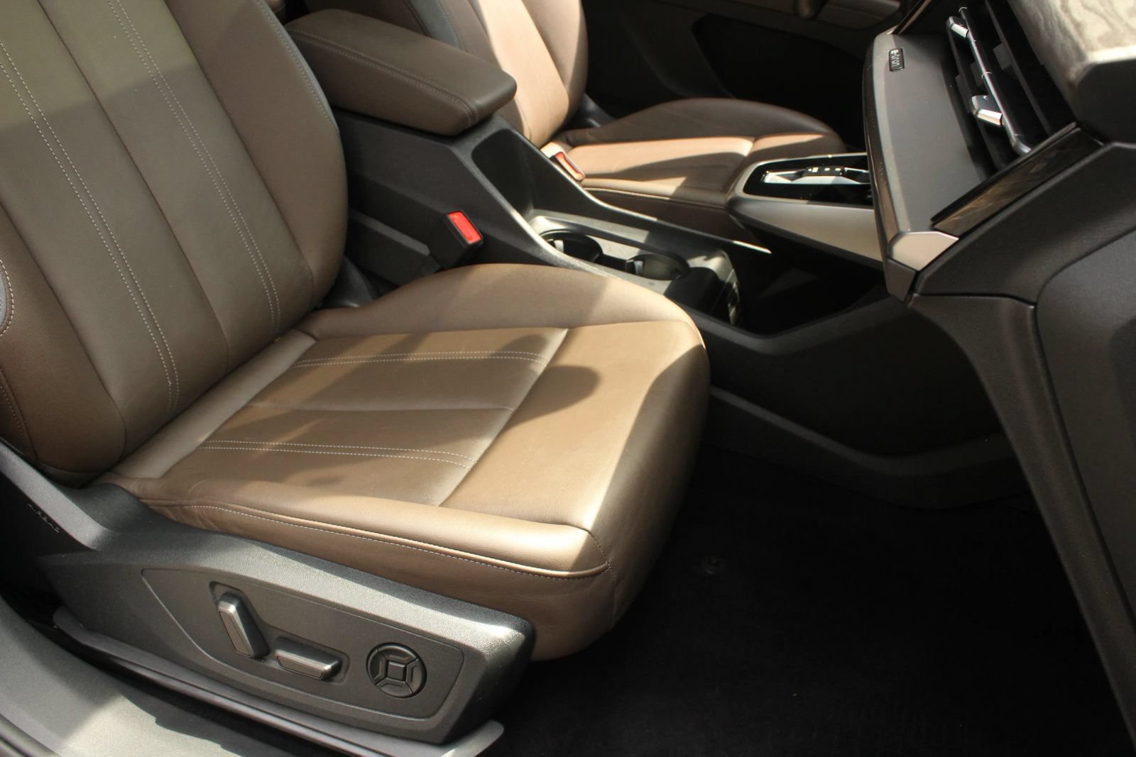 Used 2023 Audi Q4 e-tron Premium Plus w/ Premium Plus AWD/4WD image 27