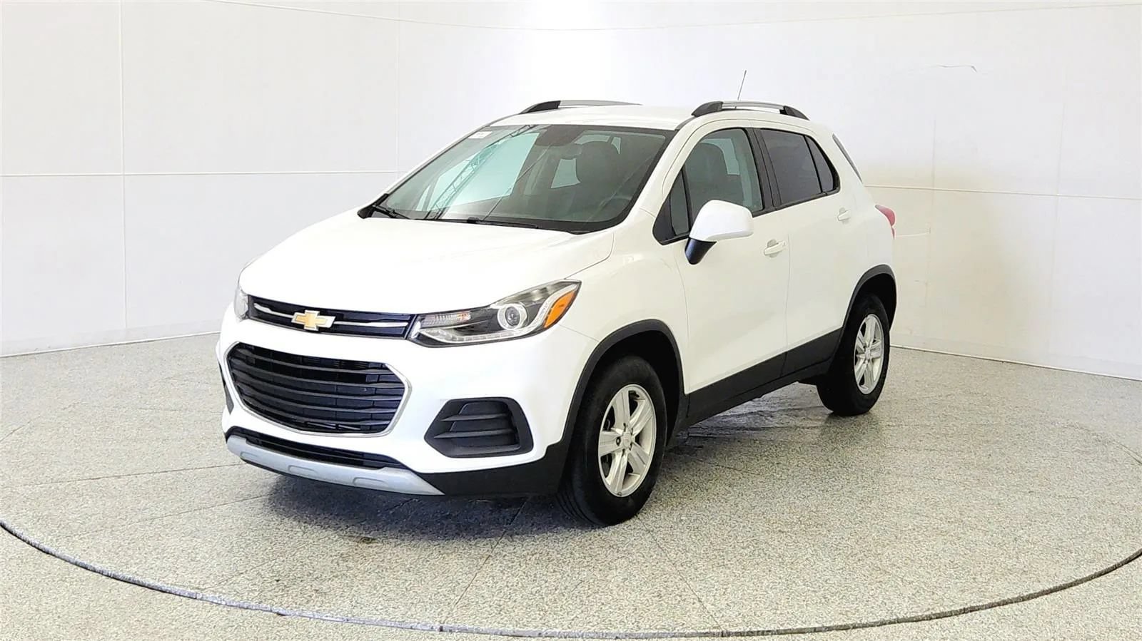 Used 2022 Chevrolet Trax LT w/ Driver Confidence Package AWD/4WD image 3