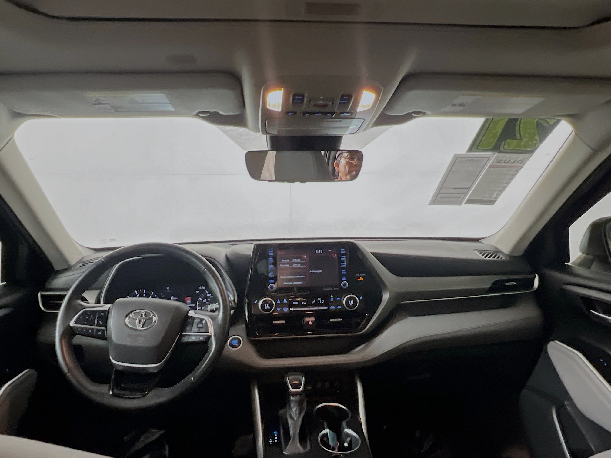 Used 2021 Toyota Highlander XLE FWD image 30