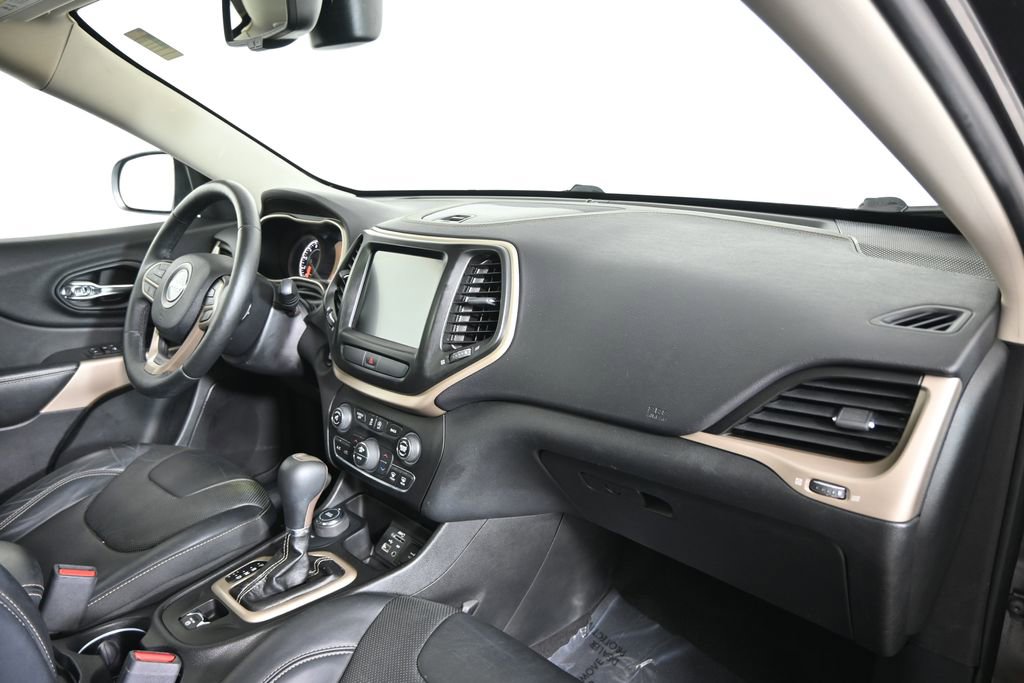 Used 2017 Jeep Cherokee Limited w/ Luxury Group AWD/4WD image 14