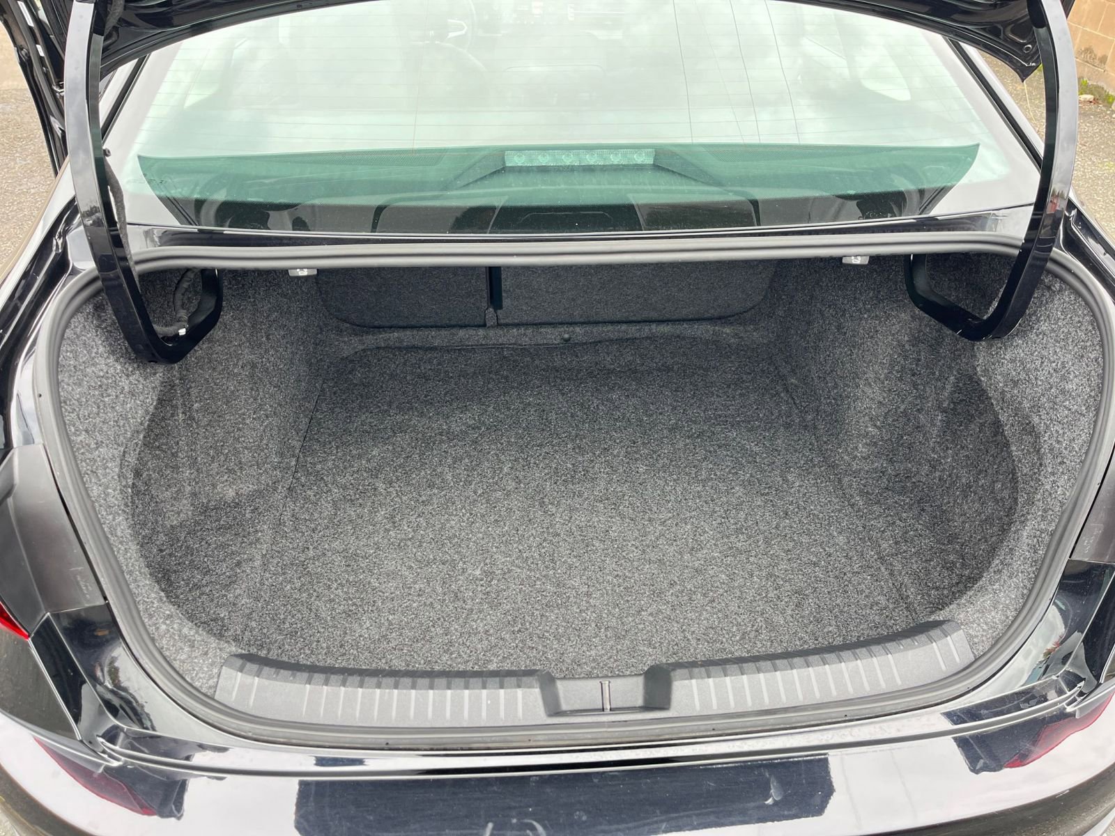 Used 2025 Volkswagen Jetta SE image 30