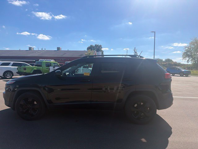 Used 2016 Jeep Cherokee Sport w/ Cold Weather Group AWD/4WD image 4