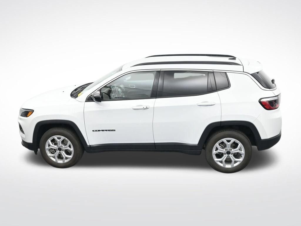 Used 2025 Jeep Compass Latitude image 29