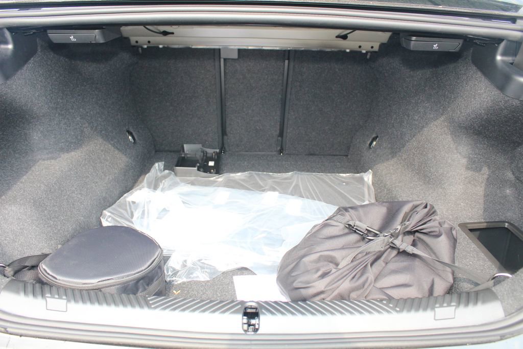 New 2027 BMW 550e xDrive AWD/4WD image 7