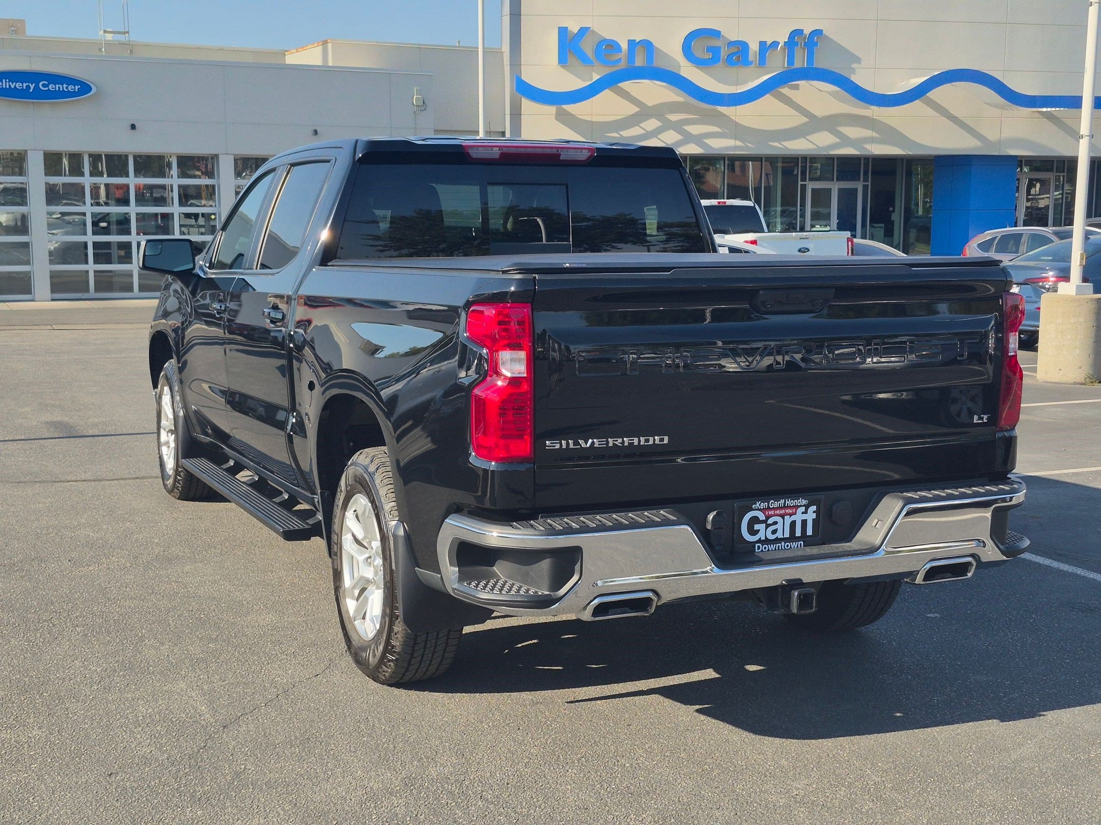 Used 2023 Chevrolet Silverado 1500 LT w/ Z71 Off-Road Package AWD/4WD image 8