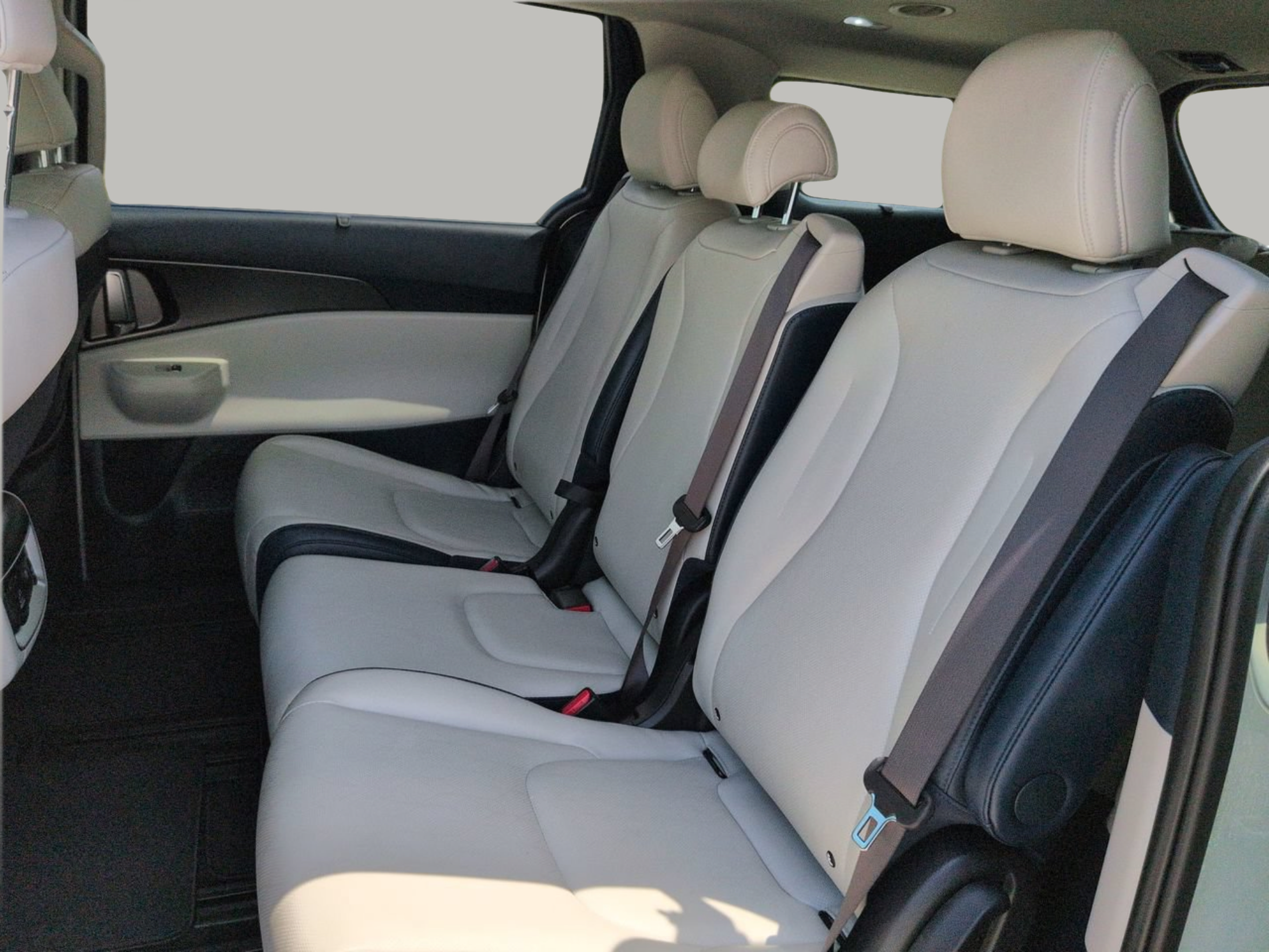 Certified 2025 Kia Carnival SX w/ SX Dark Edition Package FWD image 20
