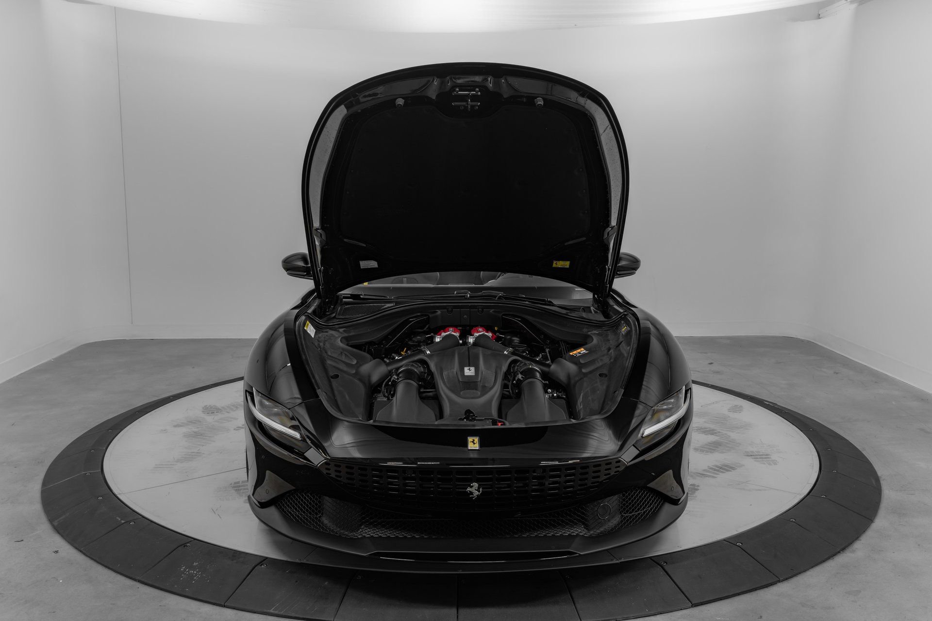 Certified 2025 Ferrari Roma Spider RWD image 19