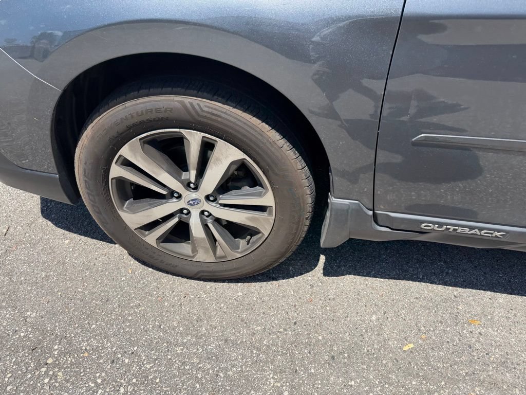 Used 2019 Subaru Outback 2.5i Limited AWD/4WD image 11