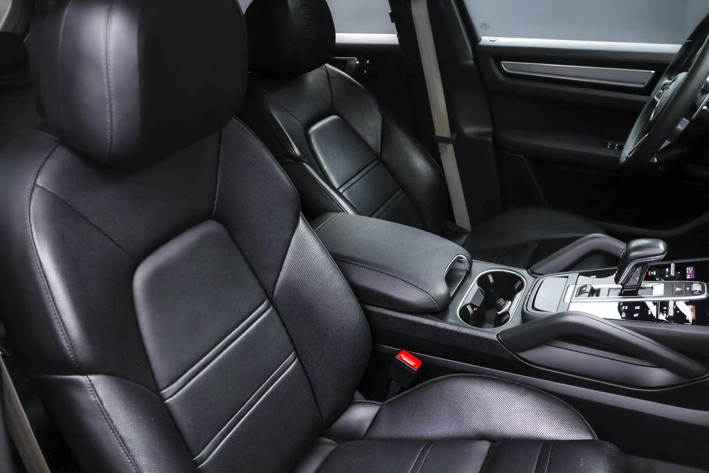 Used 2022 Porsche Cayenne Platinum Edition AWD/4WD image 35