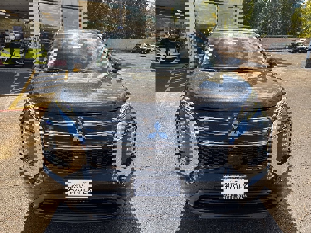 New 2025 Mitsubishi Outlander ES image 3