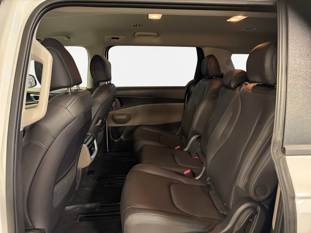 Certified 2026 Kia Carnival FWD image 24