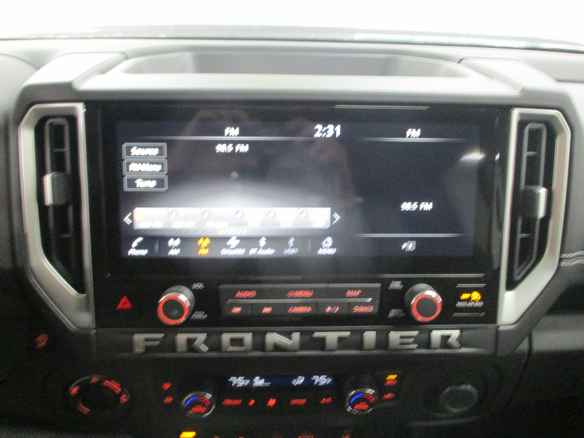 New 2025 Nissan Frontier SL image 23