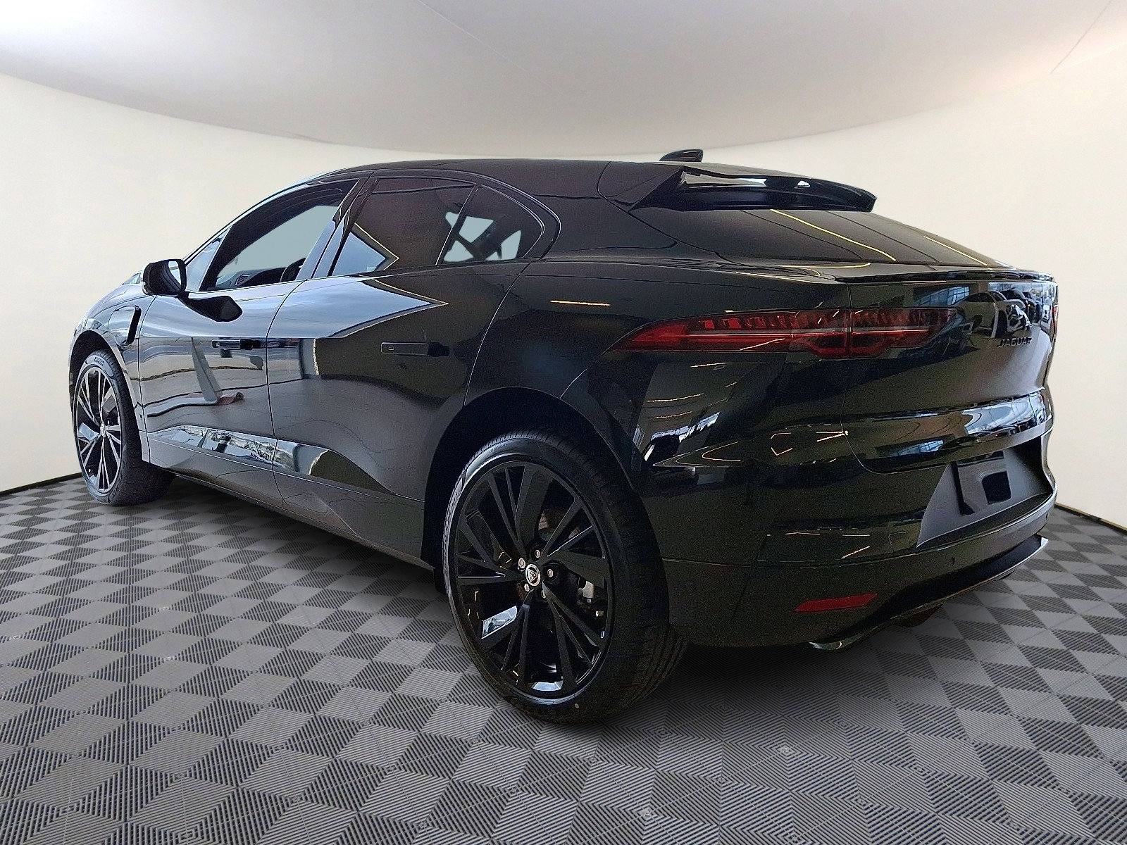 New 2024 Jaguar I-PACE R-Dynamic HSE image 2