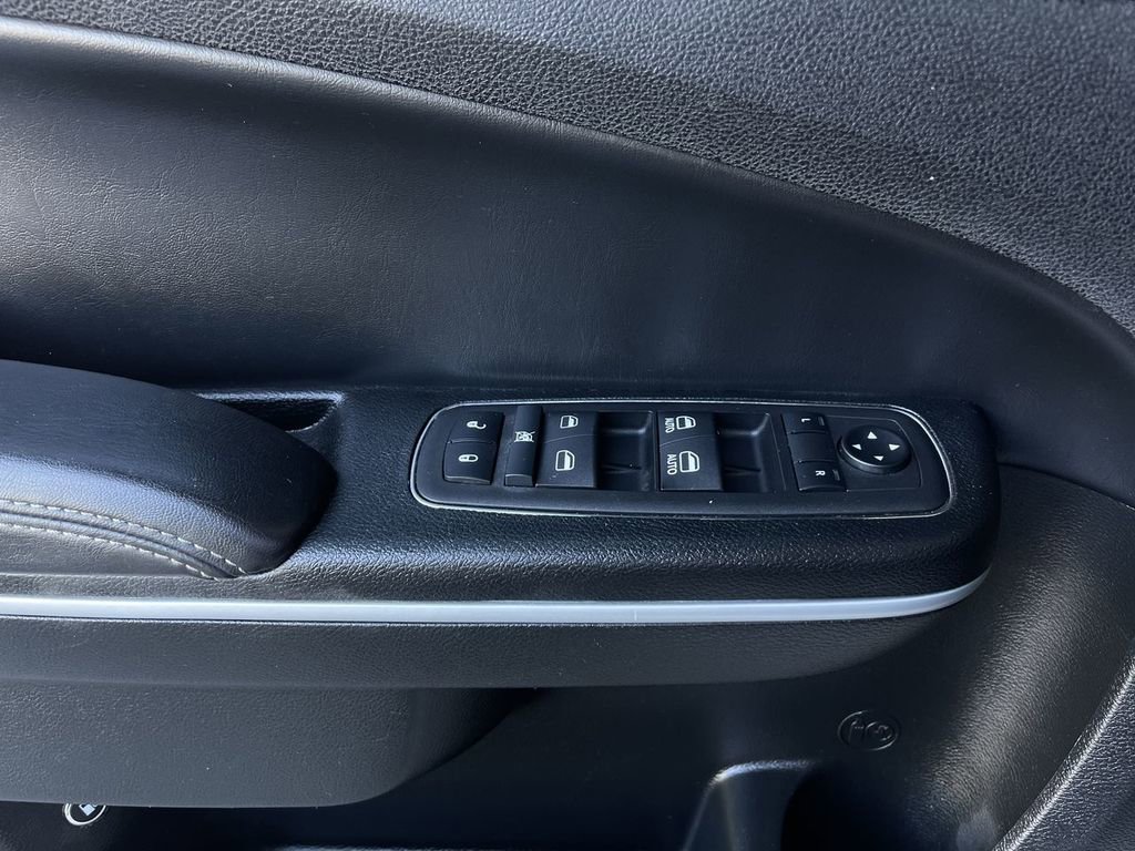 Used 2023 Chrysler 300 S image 23