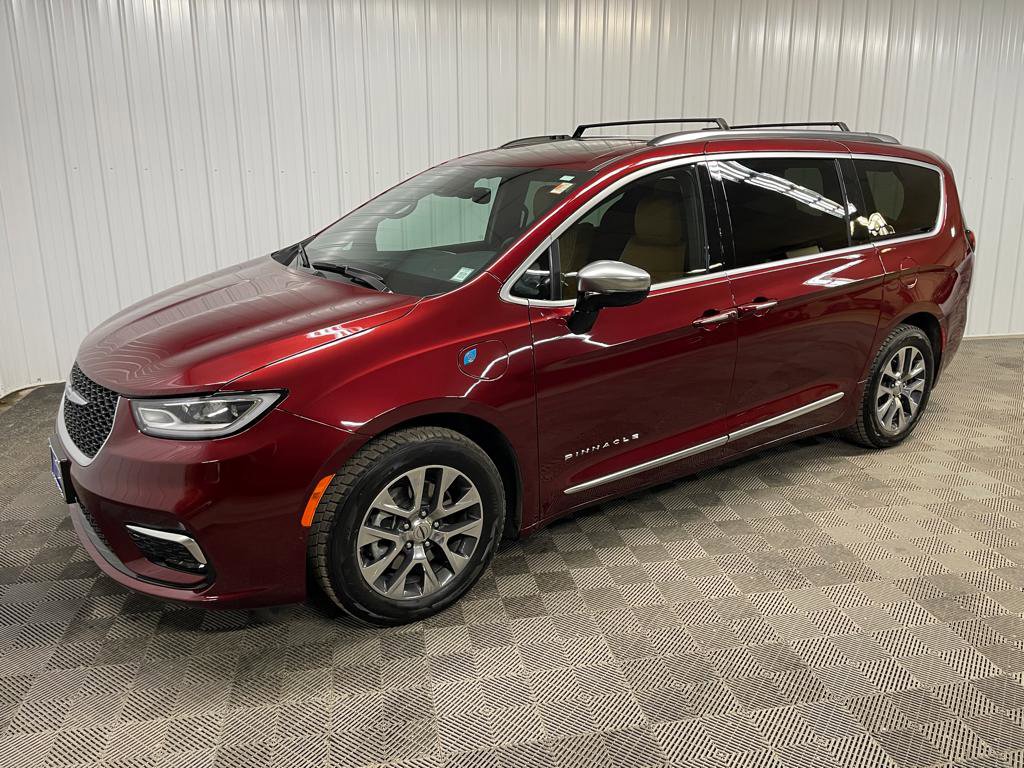 Used 2023 Chrysler Pacifica Pinnacle image 8