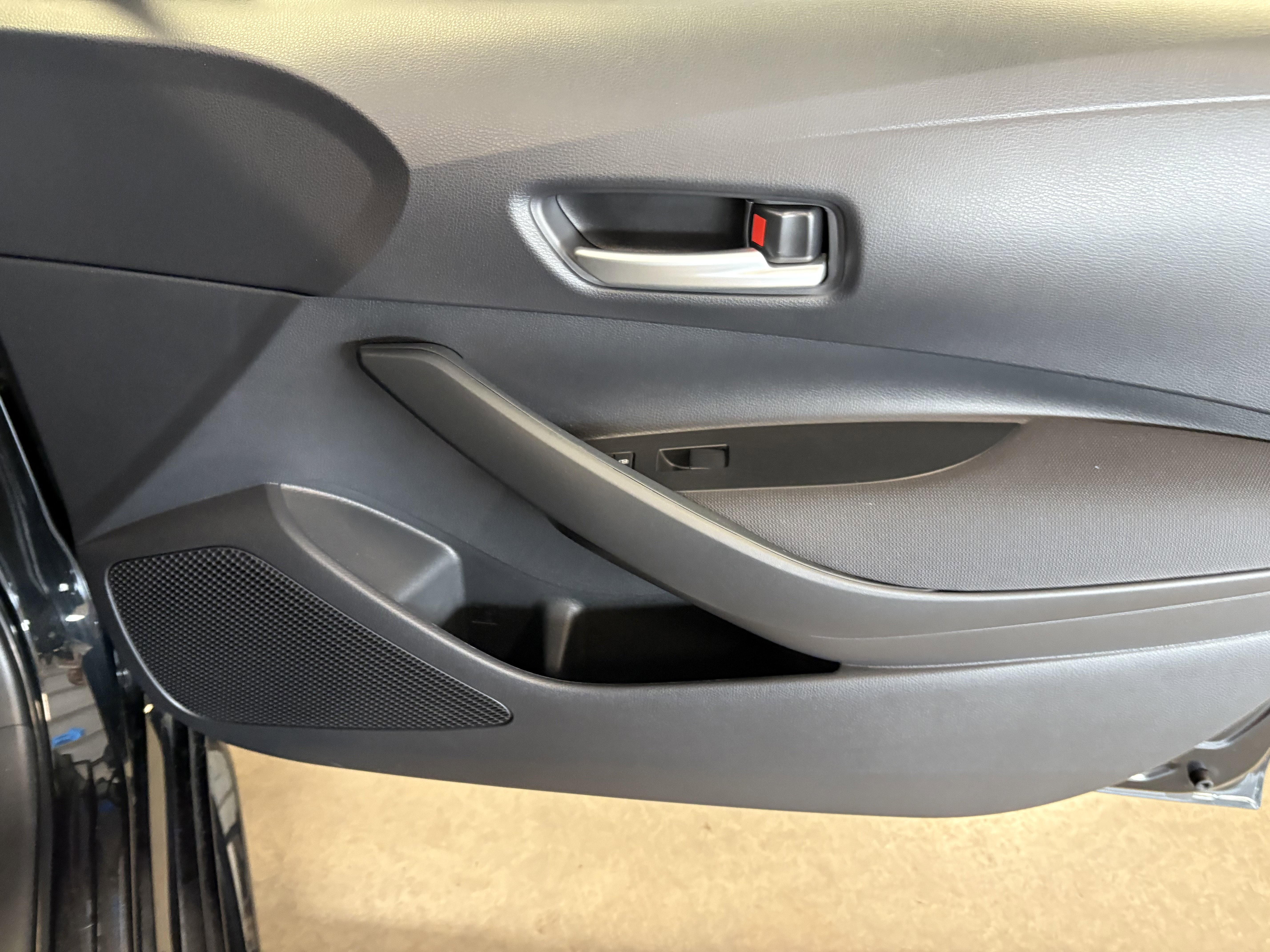Used 2021 Toyota Corolla LE FWD image 35