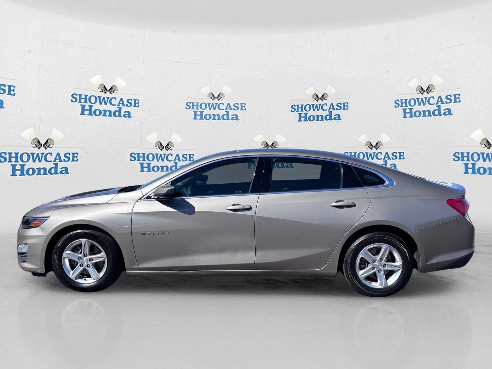 Used 2022 Chevrolet Malibu LT FWD image 4