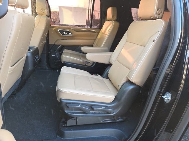 Used 2021 Chevrolet Suburban Premier w/ Premium Package image 11