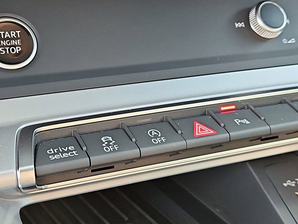 Used 2024 Audi Q3 2.0T Premium w/ Convenience Package image 25