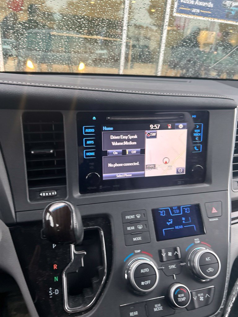 Used 2017 Toyota Sienna XLE w/ XLE Navigation Package FWD image 8