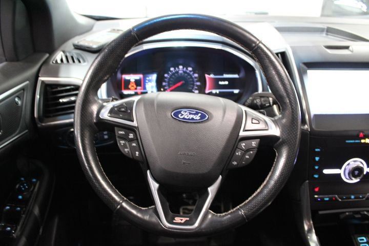 Used 2020 Ford Edge ST w/ Cold Weather Package image 17