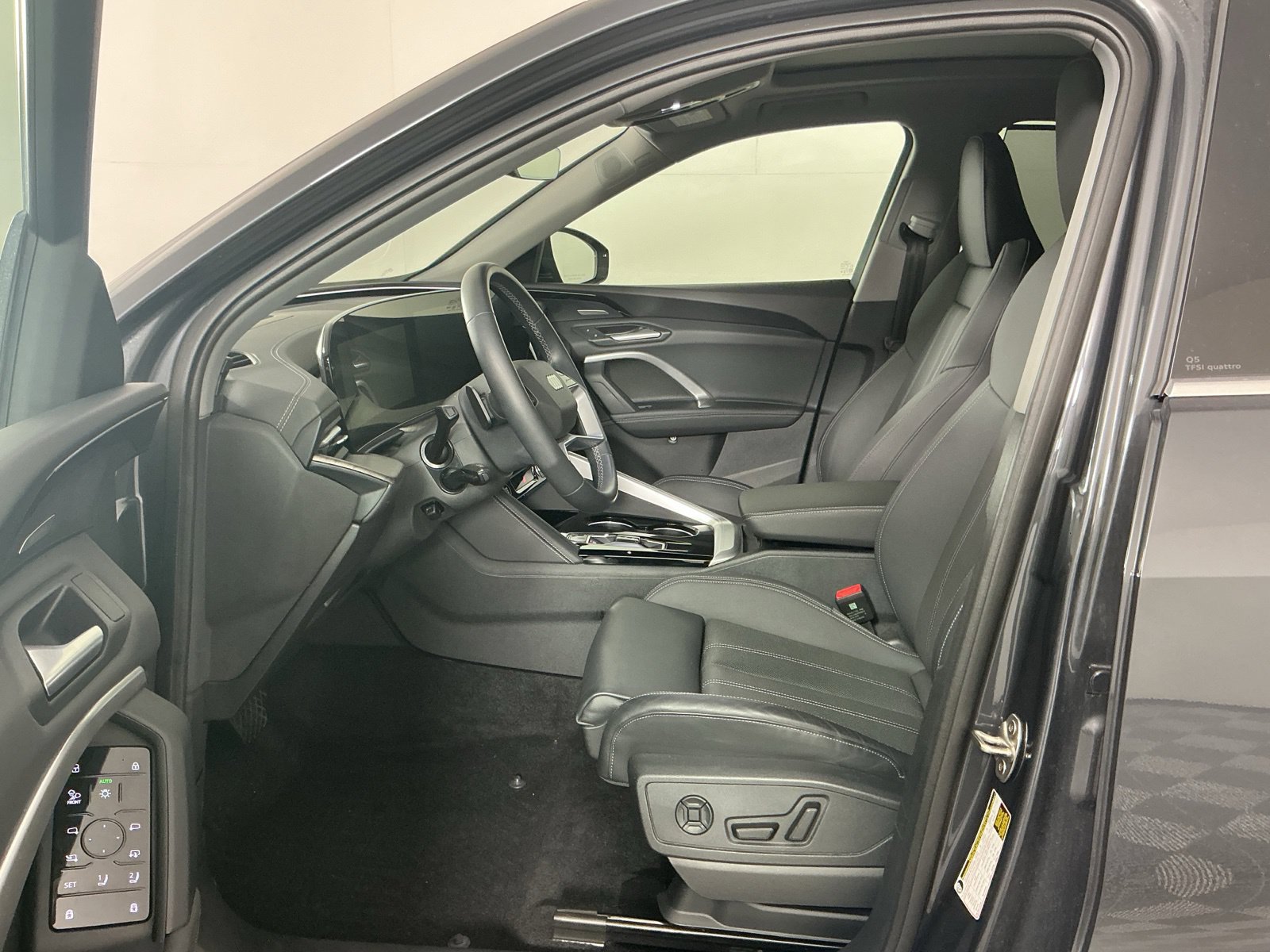 Used 2025 Audi Q5 Premium Plus w/ Premium Plus AWD/4WD image 10