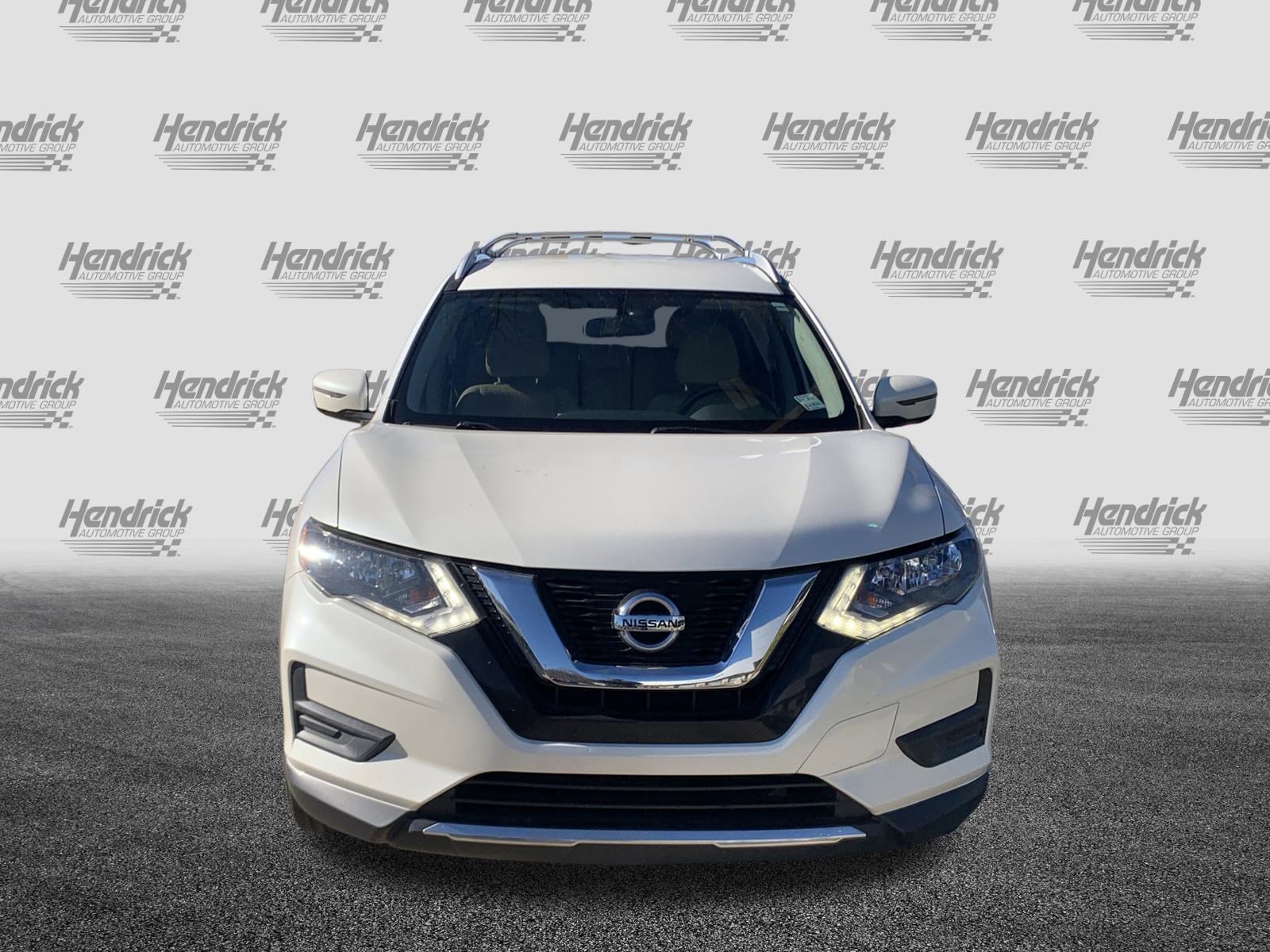 Used 2017 Nissan Rogue SV image 3