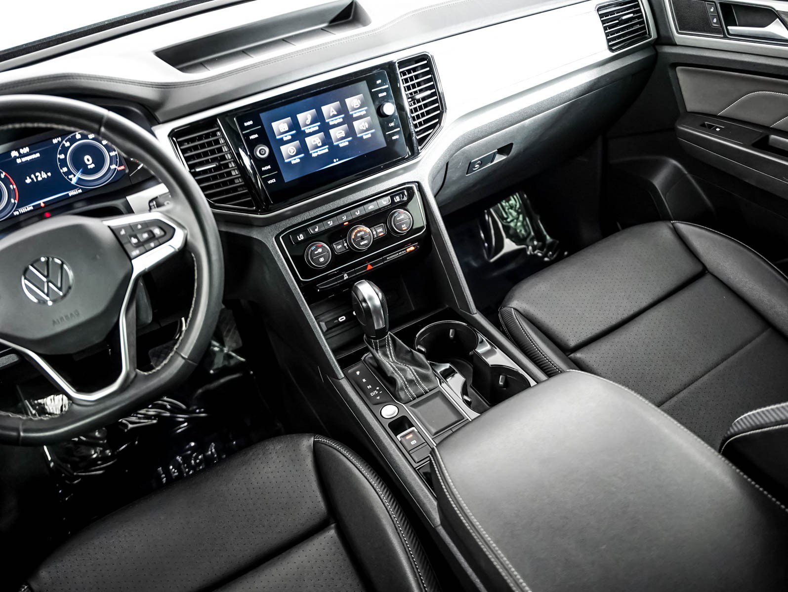 Used 2023 Volkswagen Atlas Cross Sport SE w/ Panoramic Sunroof Package FWD image 14