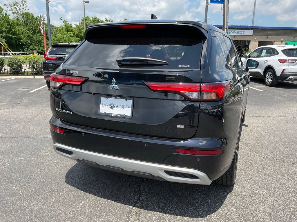 Used 2023 Mitsubishi Outlander SE AWD/4WD image 6