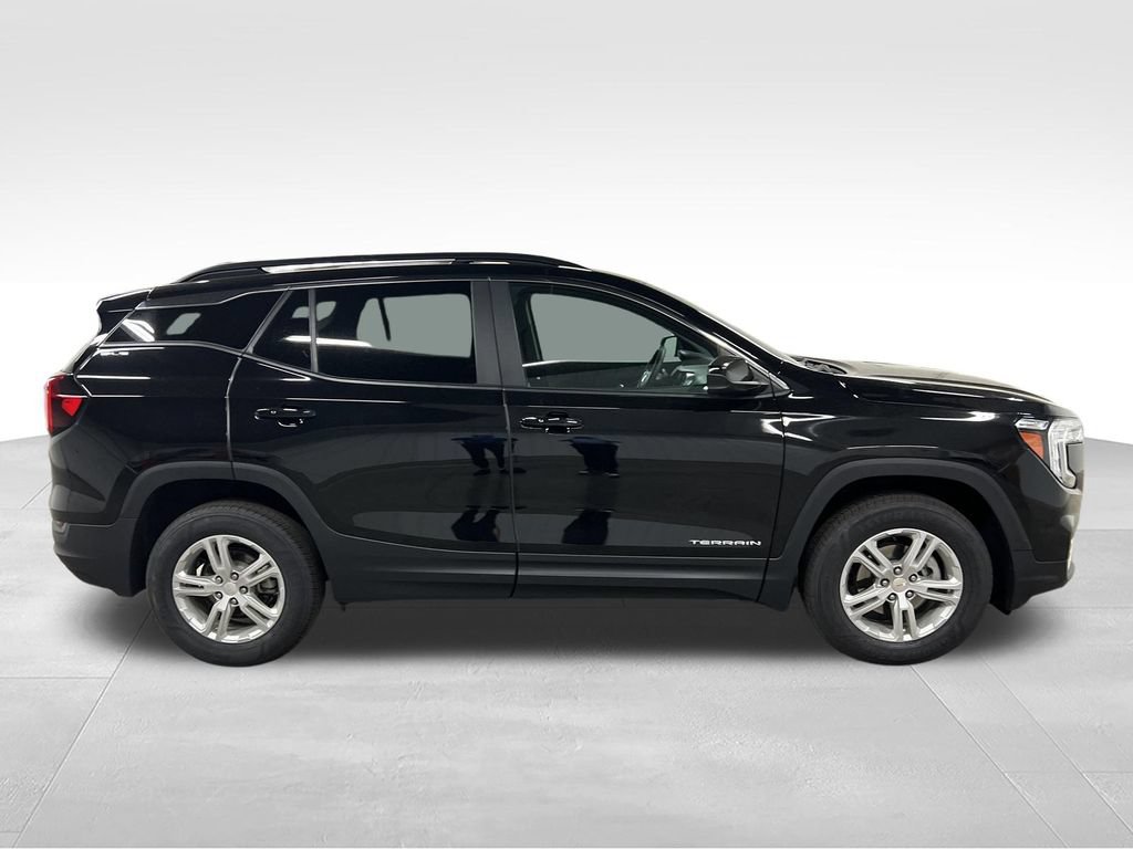 Certified 2023 GMC Terrain SLE w/ Driver Convenience Package AWD/4WD image 2