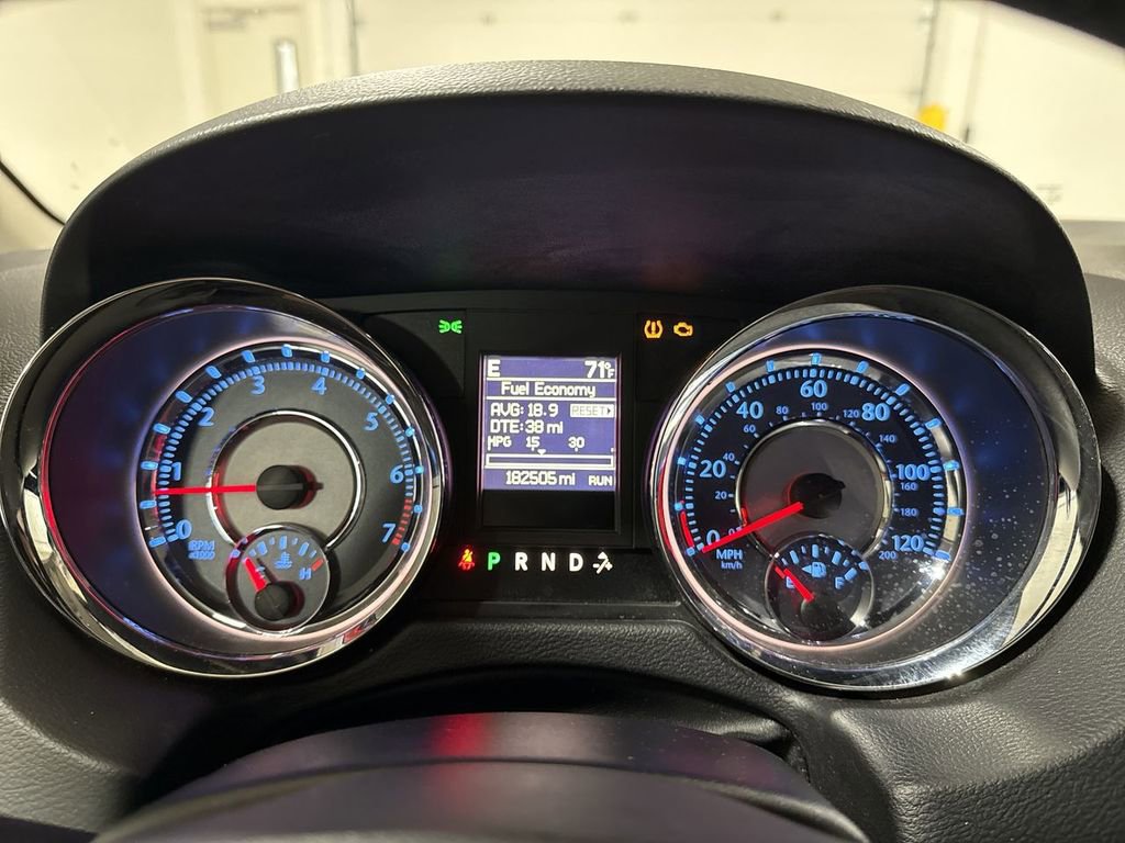 Used 2016 Chrysler Town & Country Touring image 12