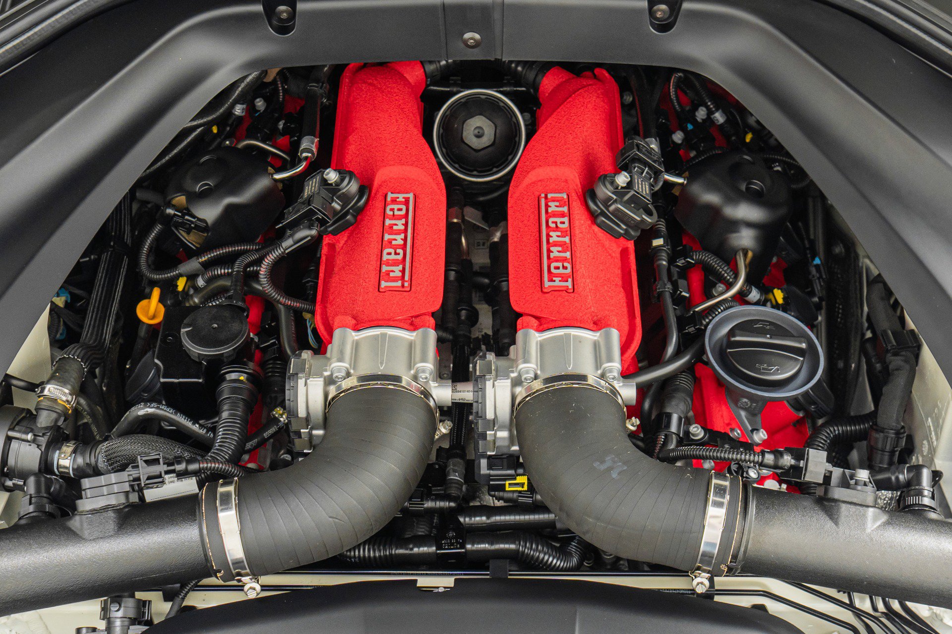 Used 2015 Ferrari California T image 12