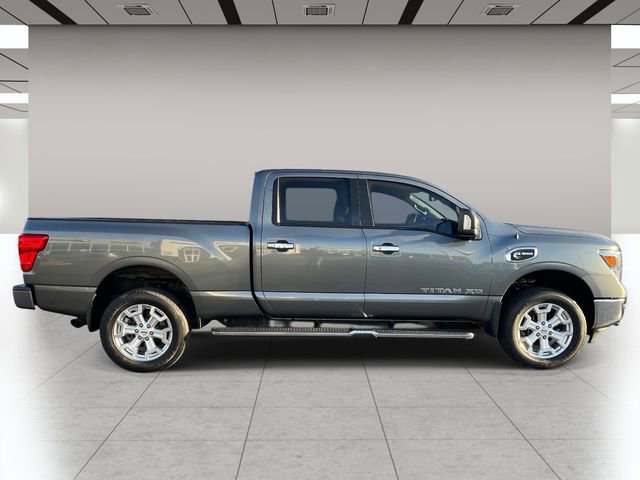 Used 2016 Nissan Titan SV image 2