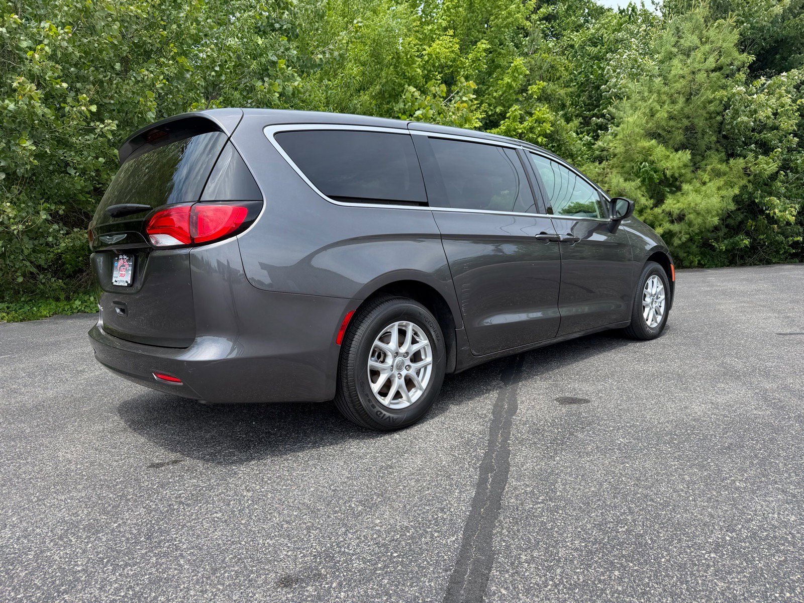 Used 2023 Chrysler Voyager LX FWD image 13