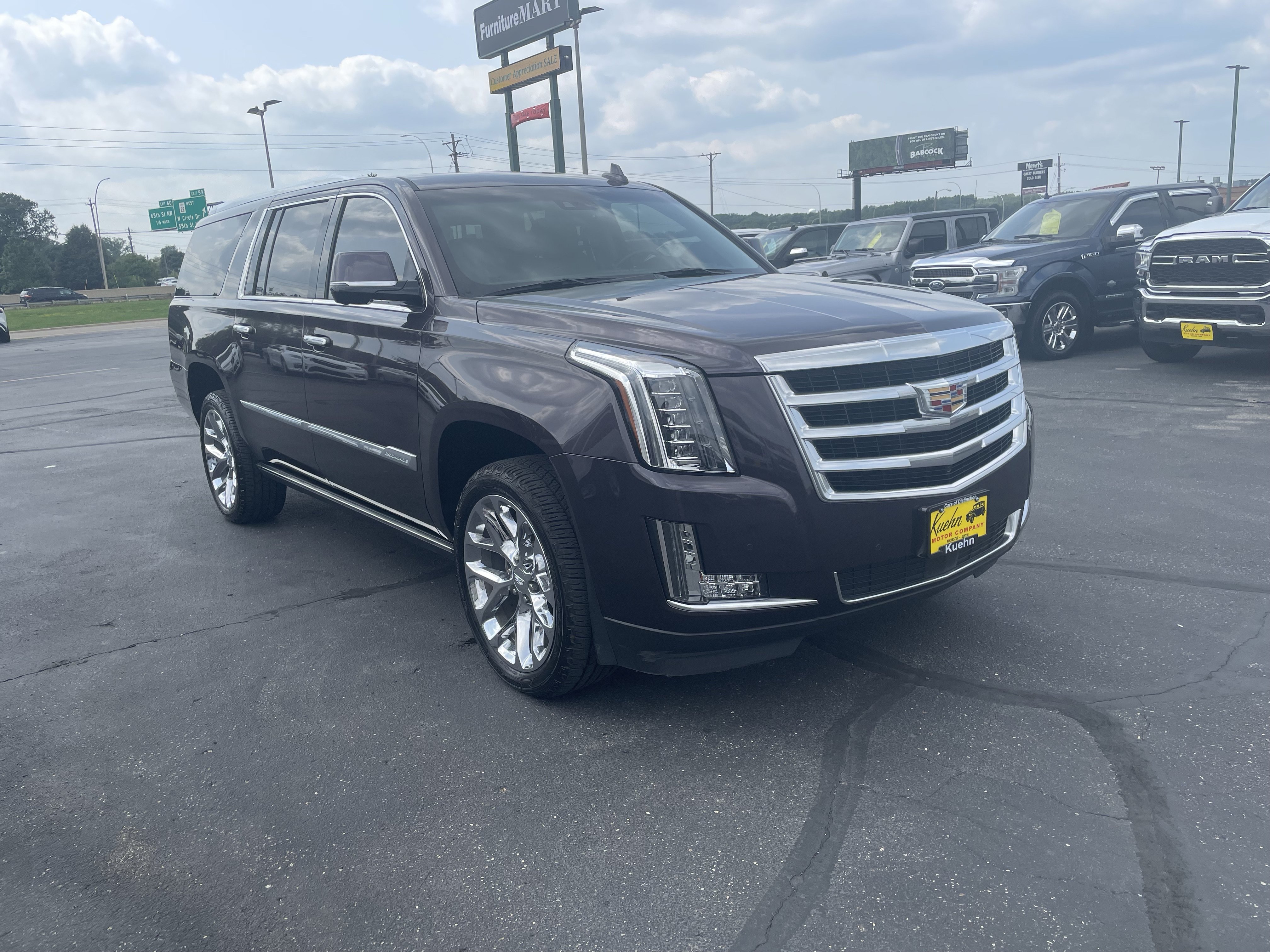 Used 2016 Cadillac Escalade ESV Premium AWD/4WD image 2