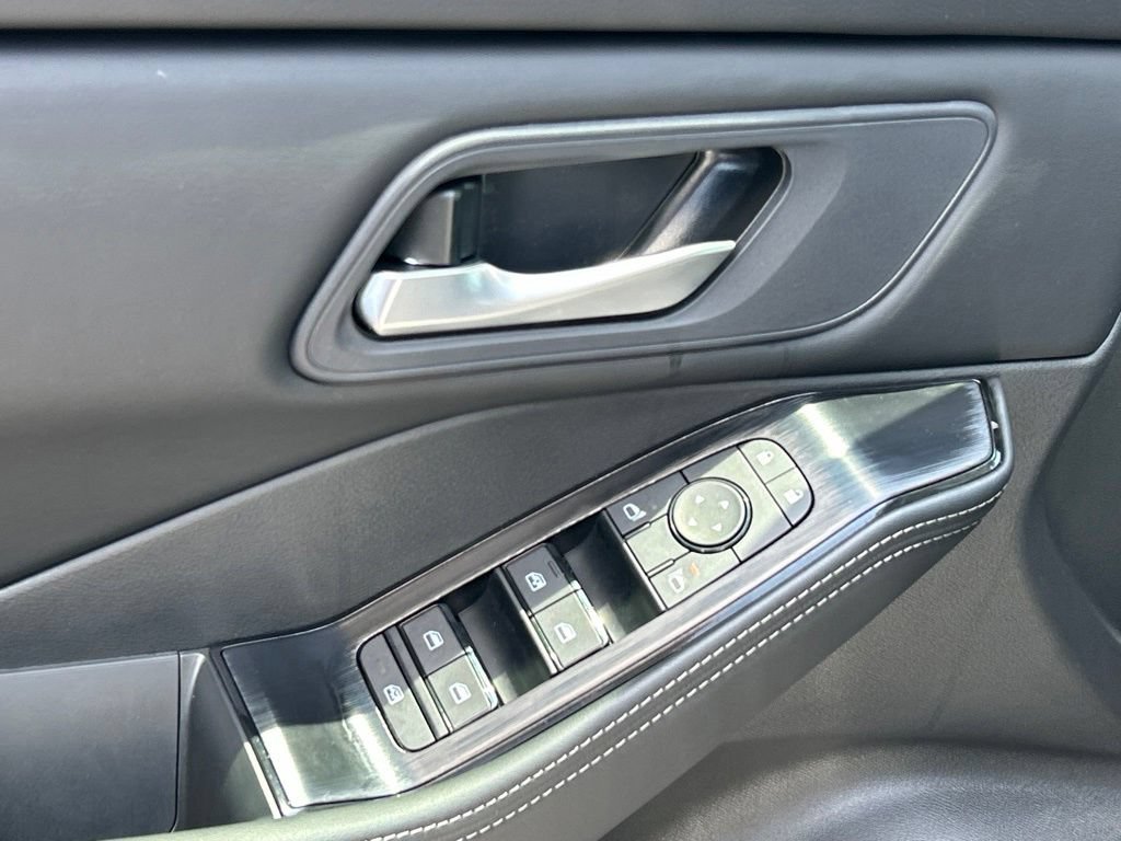 New 2026 Nissan Rogue SV AWD/4WD image 19