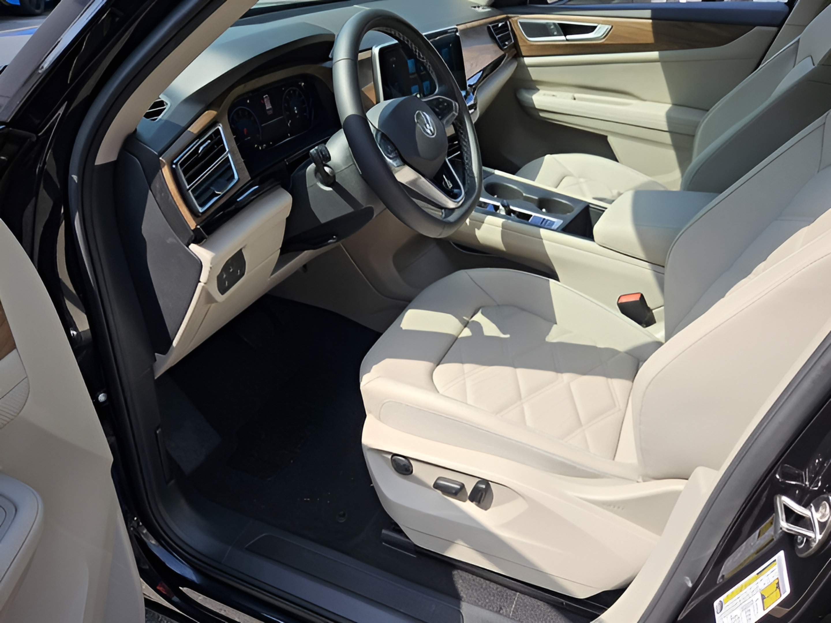 New 2026 Volkswagen Atlas SE FWD image 10