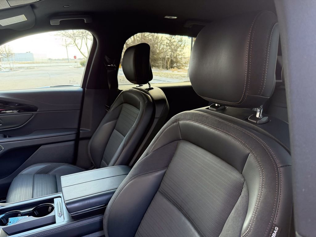 Used 2024 Lincoln Nautilus Reserve w/ Jet Appearance Package (87T) image 11