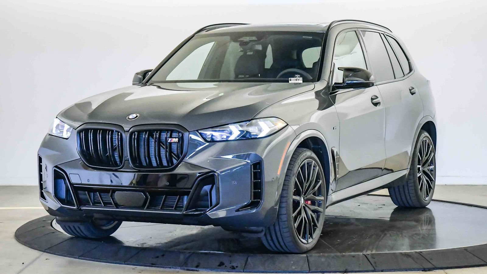 New 2026 BMW X5 M60i AWD/4WD image 1