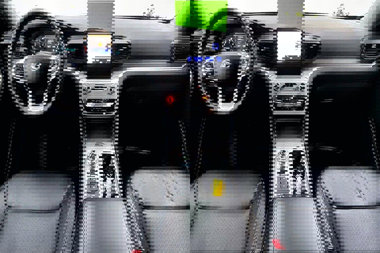 Used 2024 Ford Explorer XLT image 16