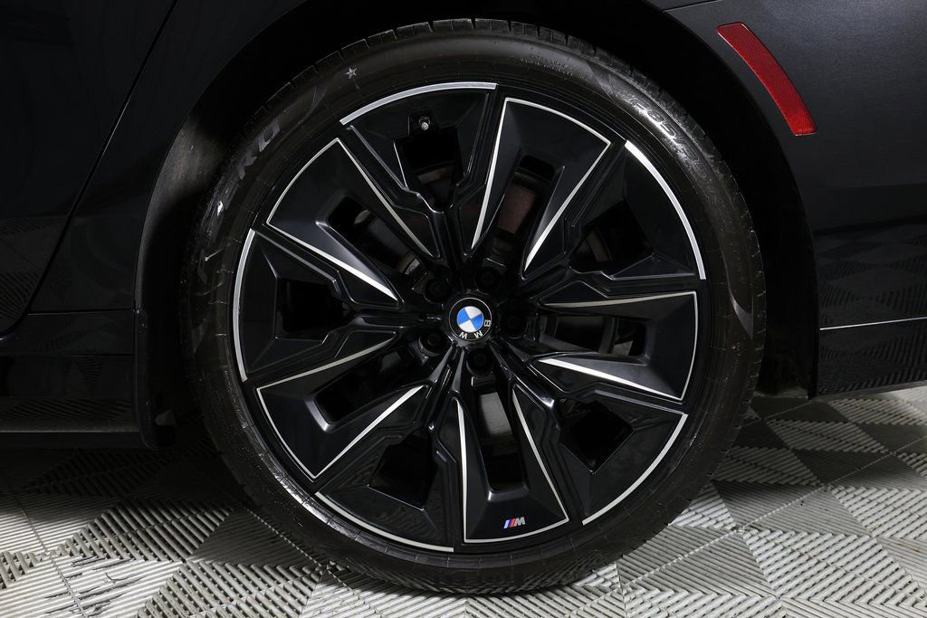 Used 2023 BMW i7 xDrive60 image 53