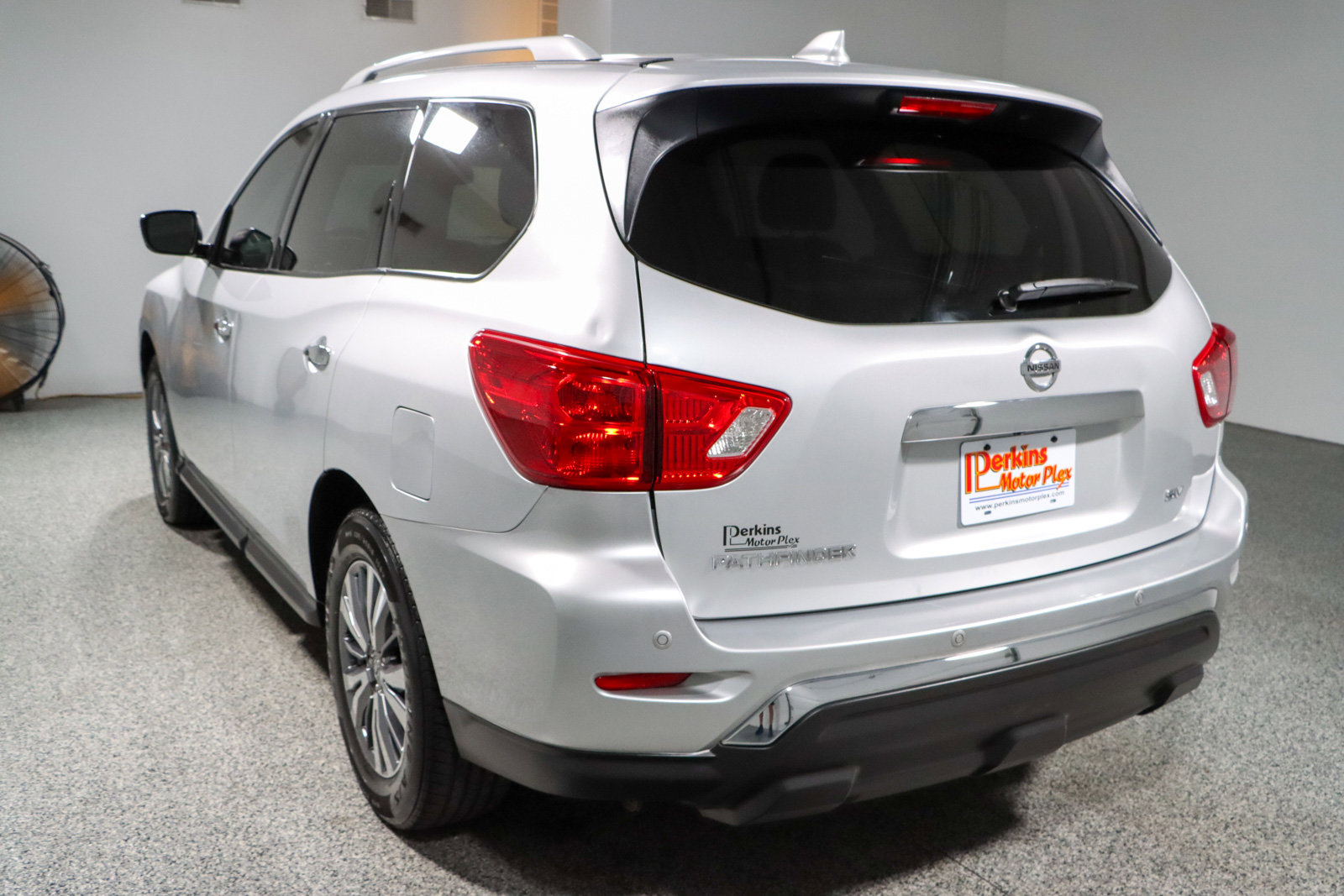 Used 2019 Nissan Pathfinder SV image 9