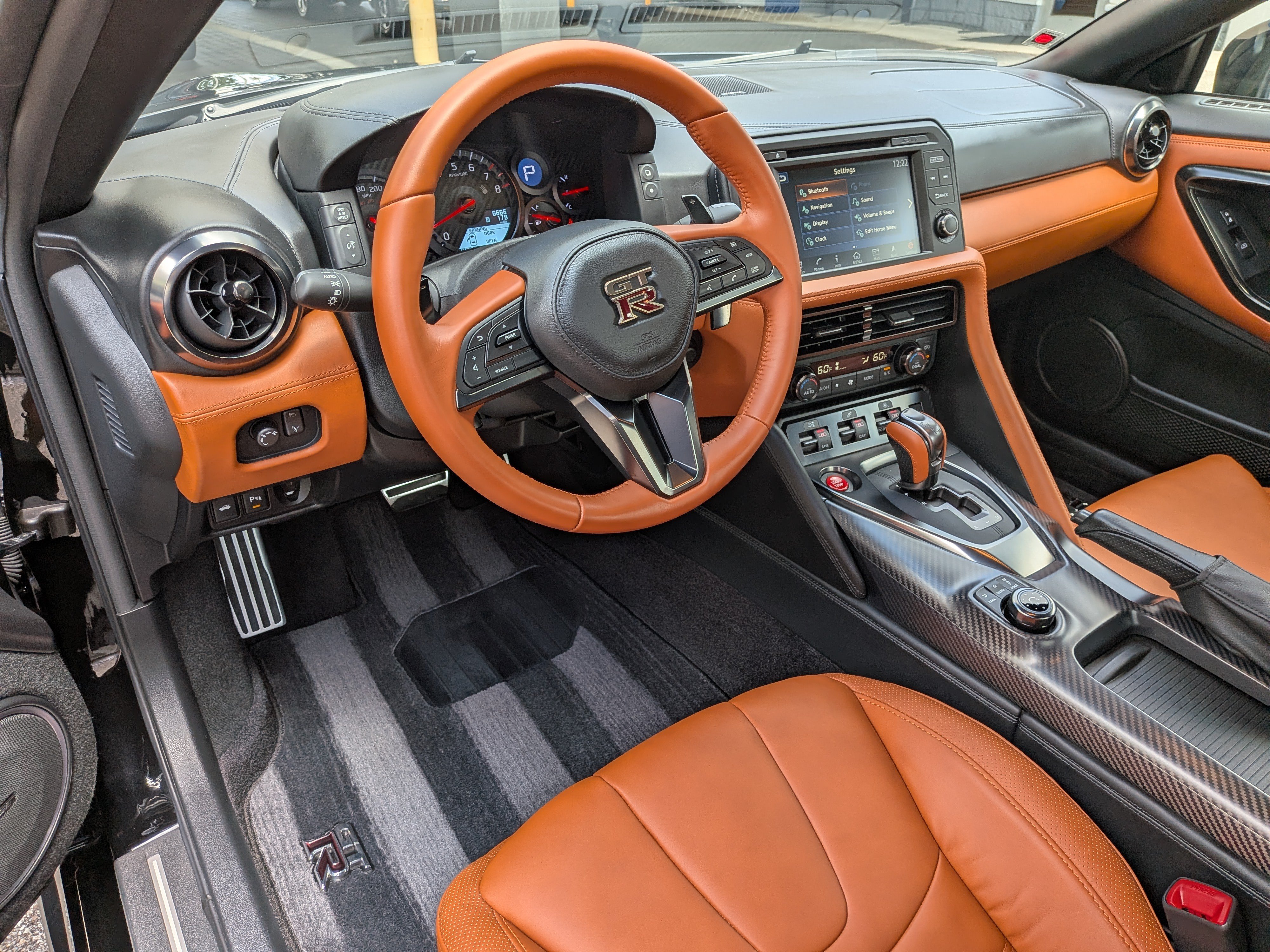 Used 2020 Nissan GT-R Premium w/ Premium Interior Package AWD/4WD image 18