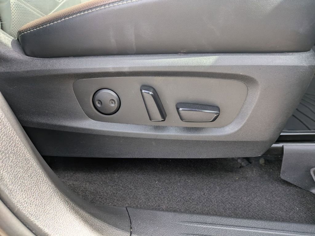 Used 2023 Nissan Pathfinder Platinum image 37