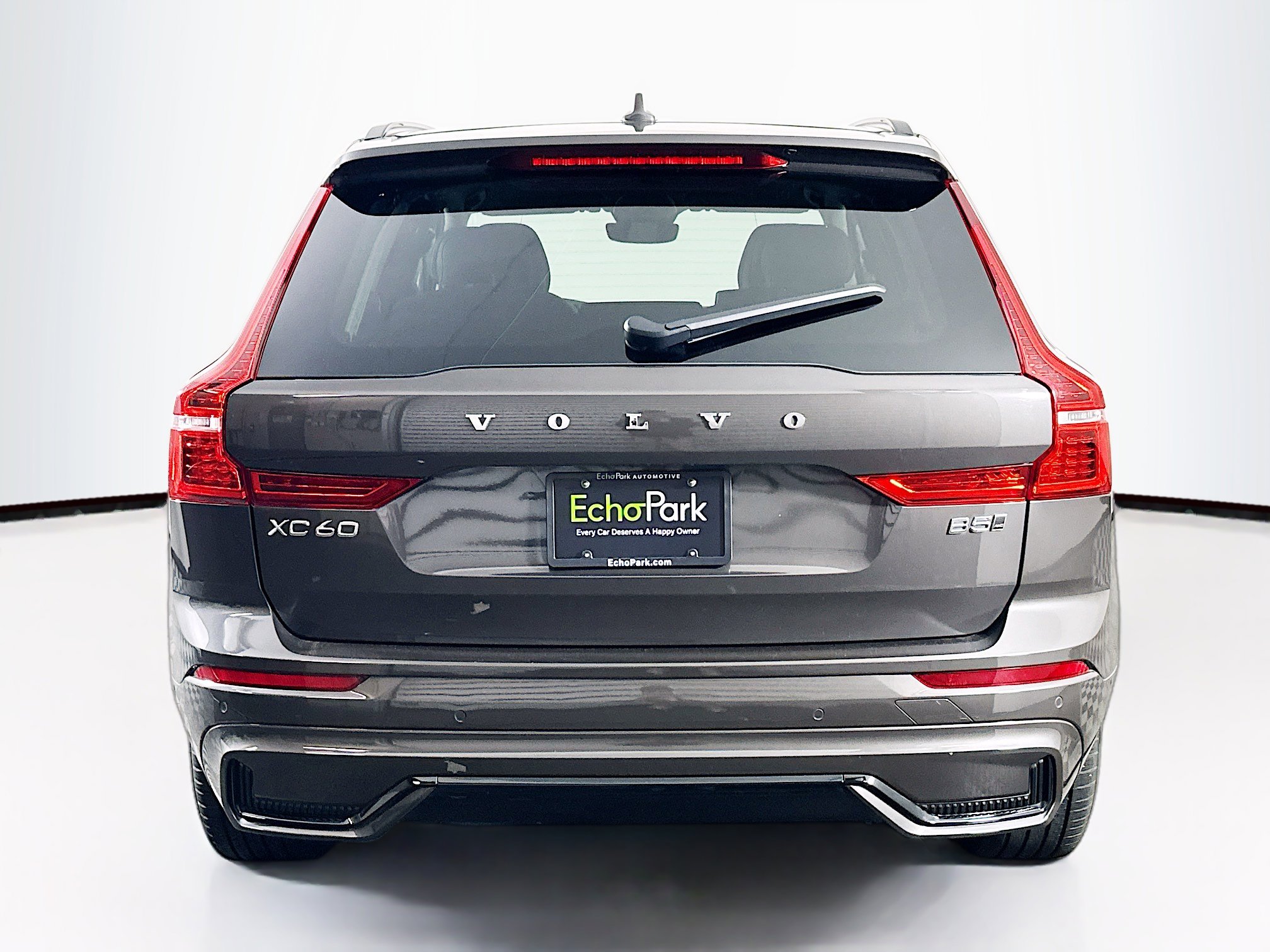 Used 2025 Volvo XC60 B5 Plus image 7