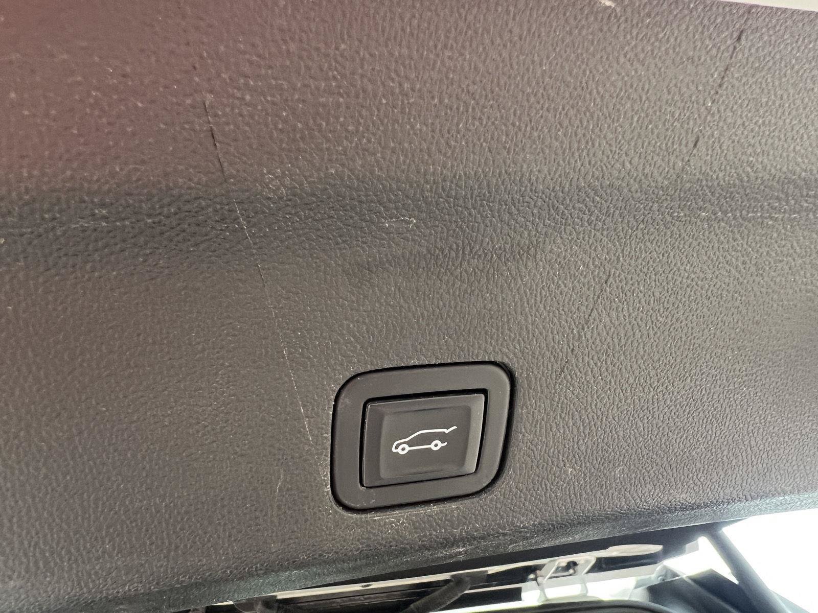 Used 2021 GMC Yukon AT4 w/ AT4 Premium Plus Package AWD/4WD image 16
