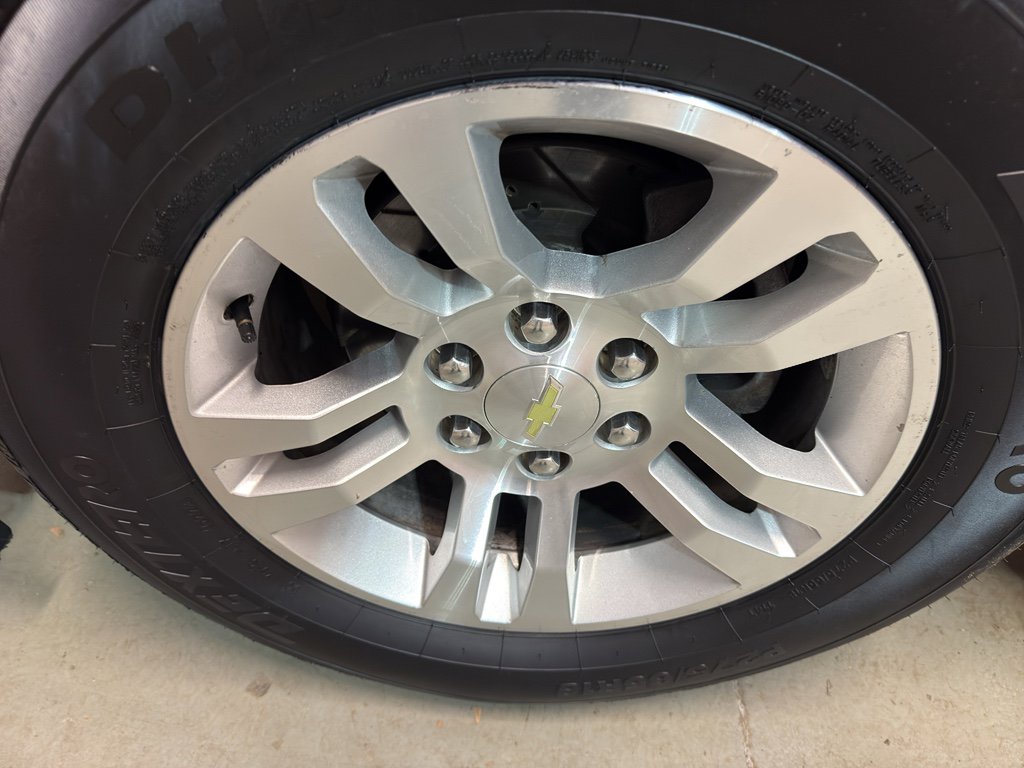 Used 2015 Chevrolet Suburban LT w/ Luxury Package image 35